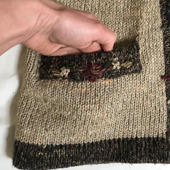 Graffiti Women’s Boho Knit Sweater Vest, Floral Detail - Picture 11 of 16